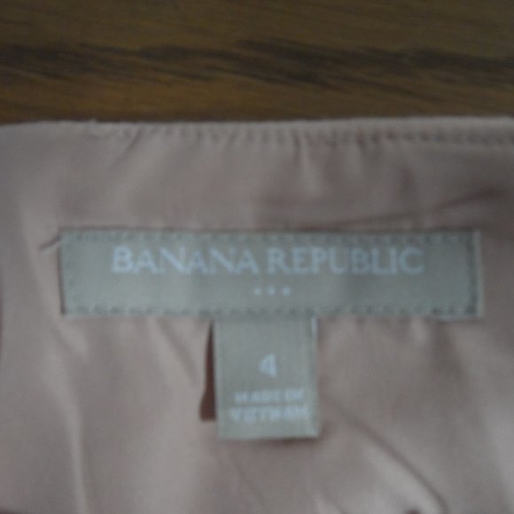 Peach Banana Republic Mini Skirt - Size 4 - Picture 7 of 7